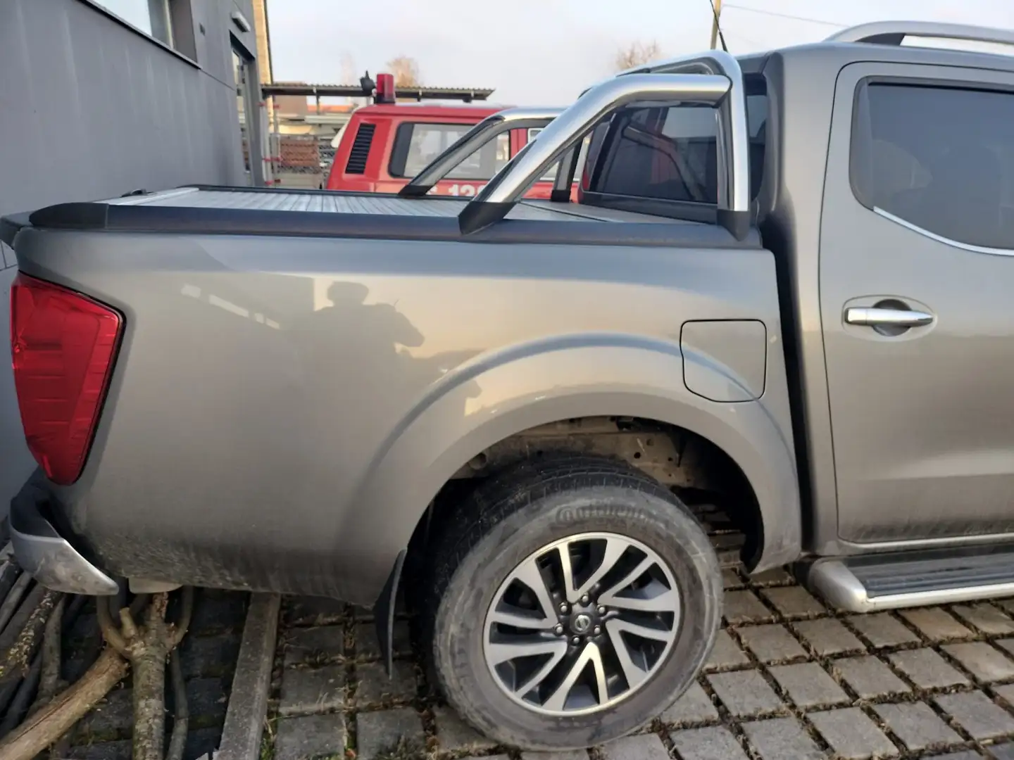 Nissan Navara Grau - 1