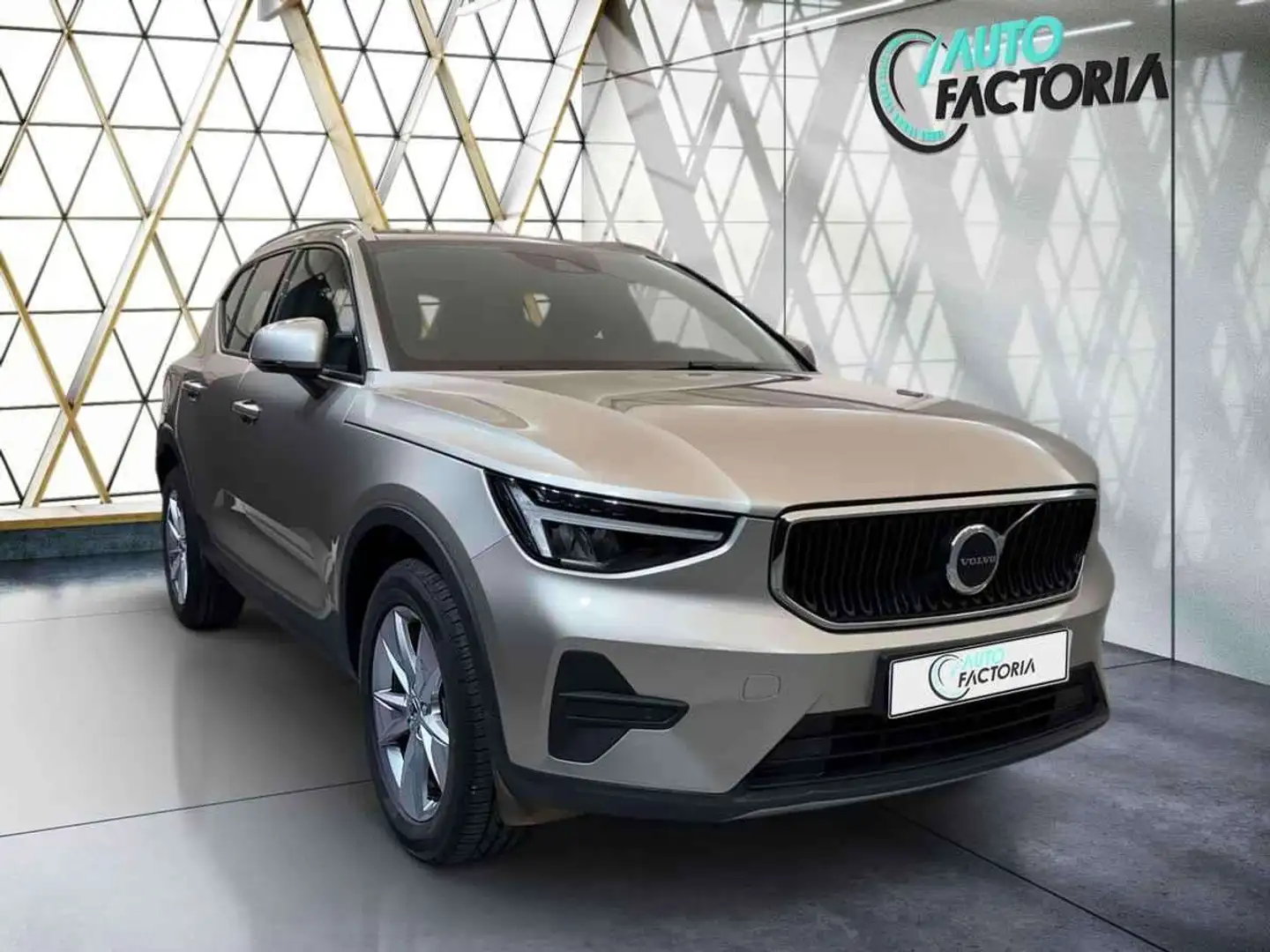 Volvo XC40 -33% T2 129cv BVA +GPS+CAM+LED+HAYON ELEC+Opts Blanc - 2