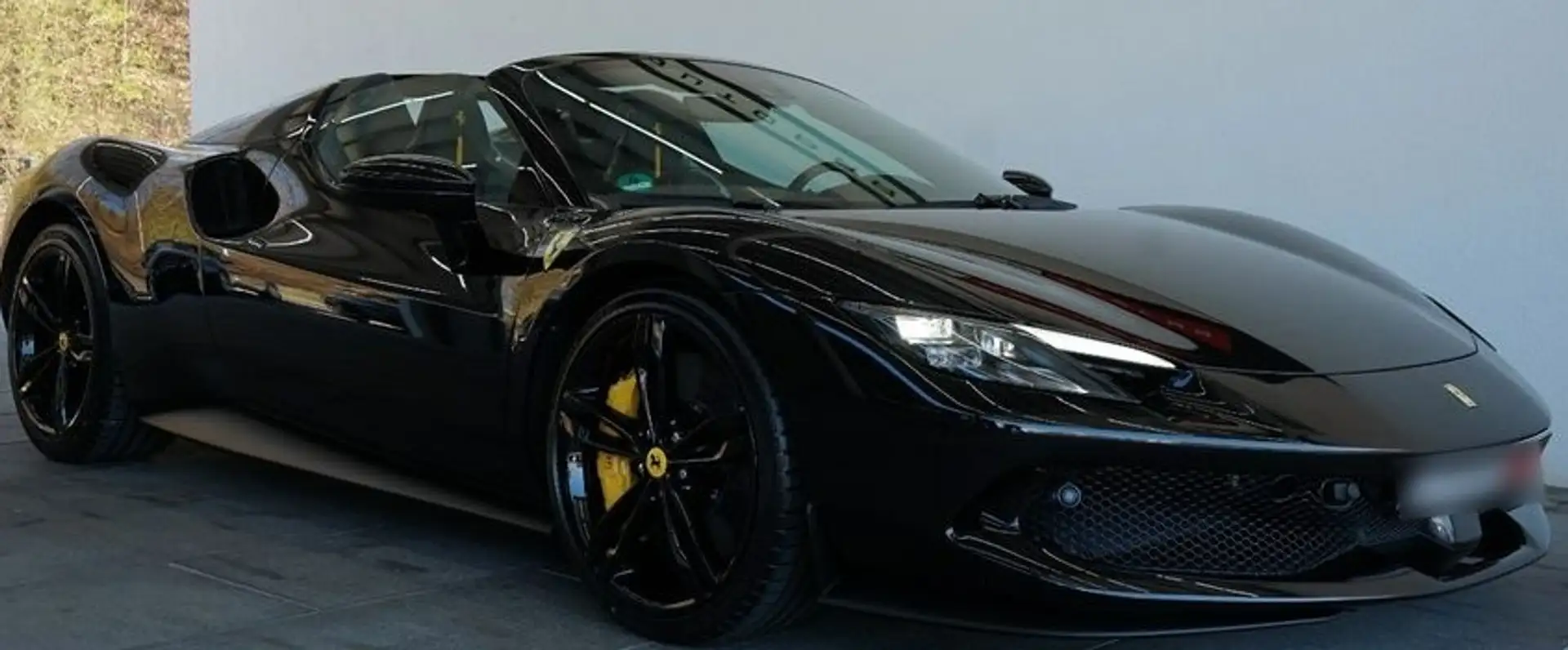 Ferrari 296 GTS Schwarz - 2