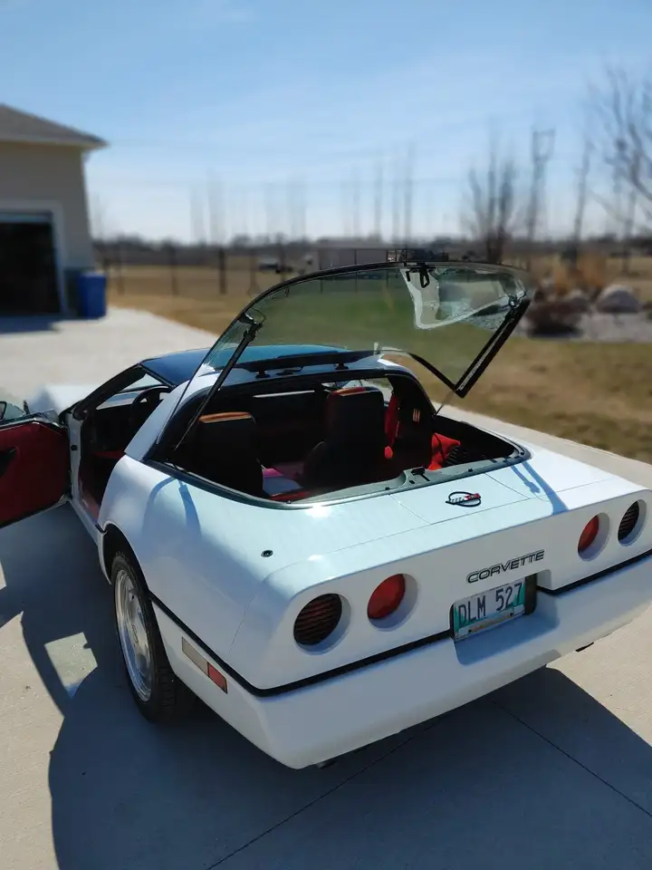 Chevrolet Corvette снимка Chevrolet Corvette