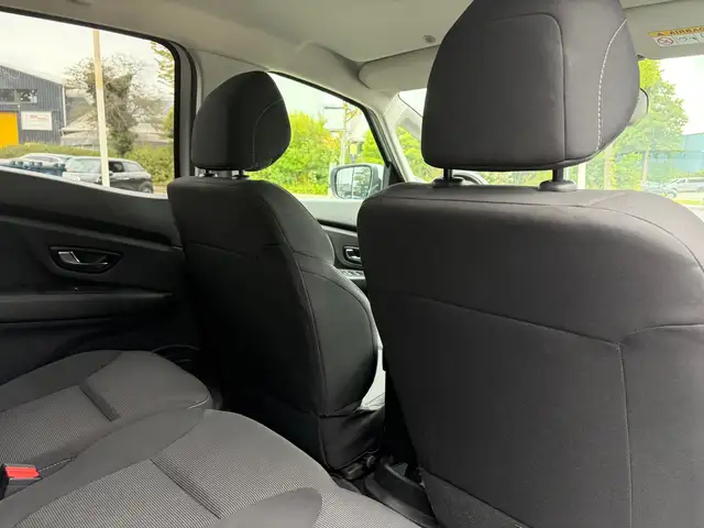 Renault Scenic view 18