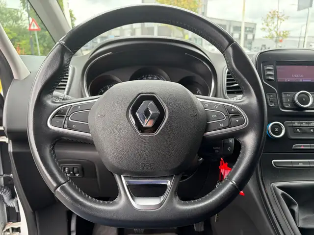 Renault Scenic view 9