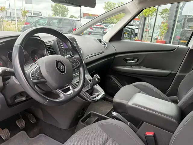 Renault Scenic view 7