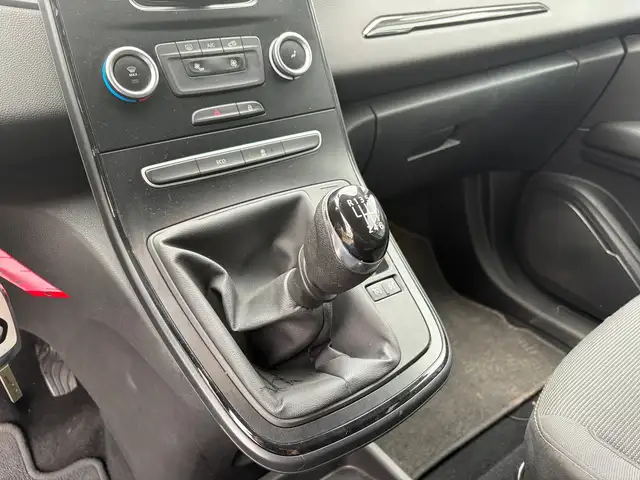Renault Scenic view 11