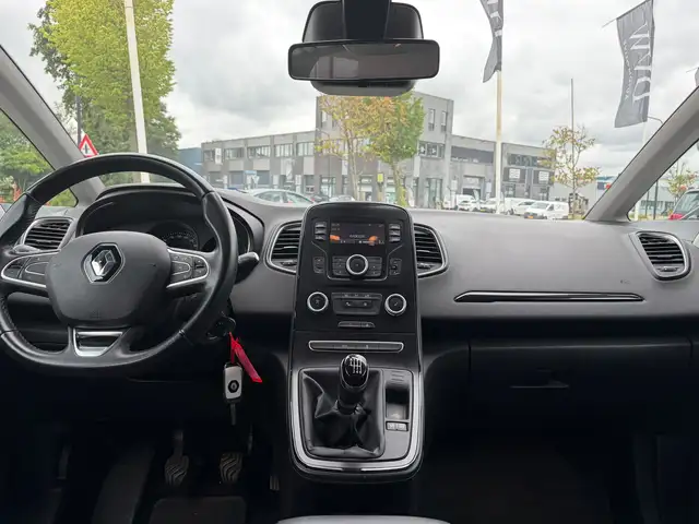 Renault Scenic view 16