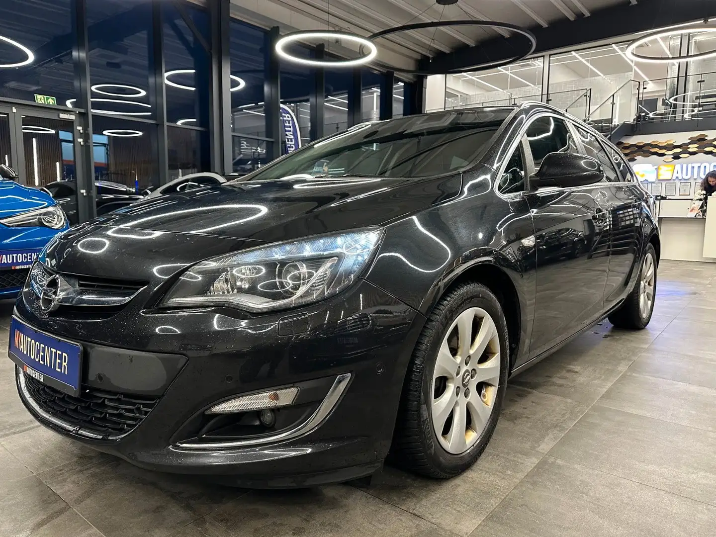 Opel Astra J Sports Tourer Exklusiv *2. Hand*Kamera* Schwarz - 2