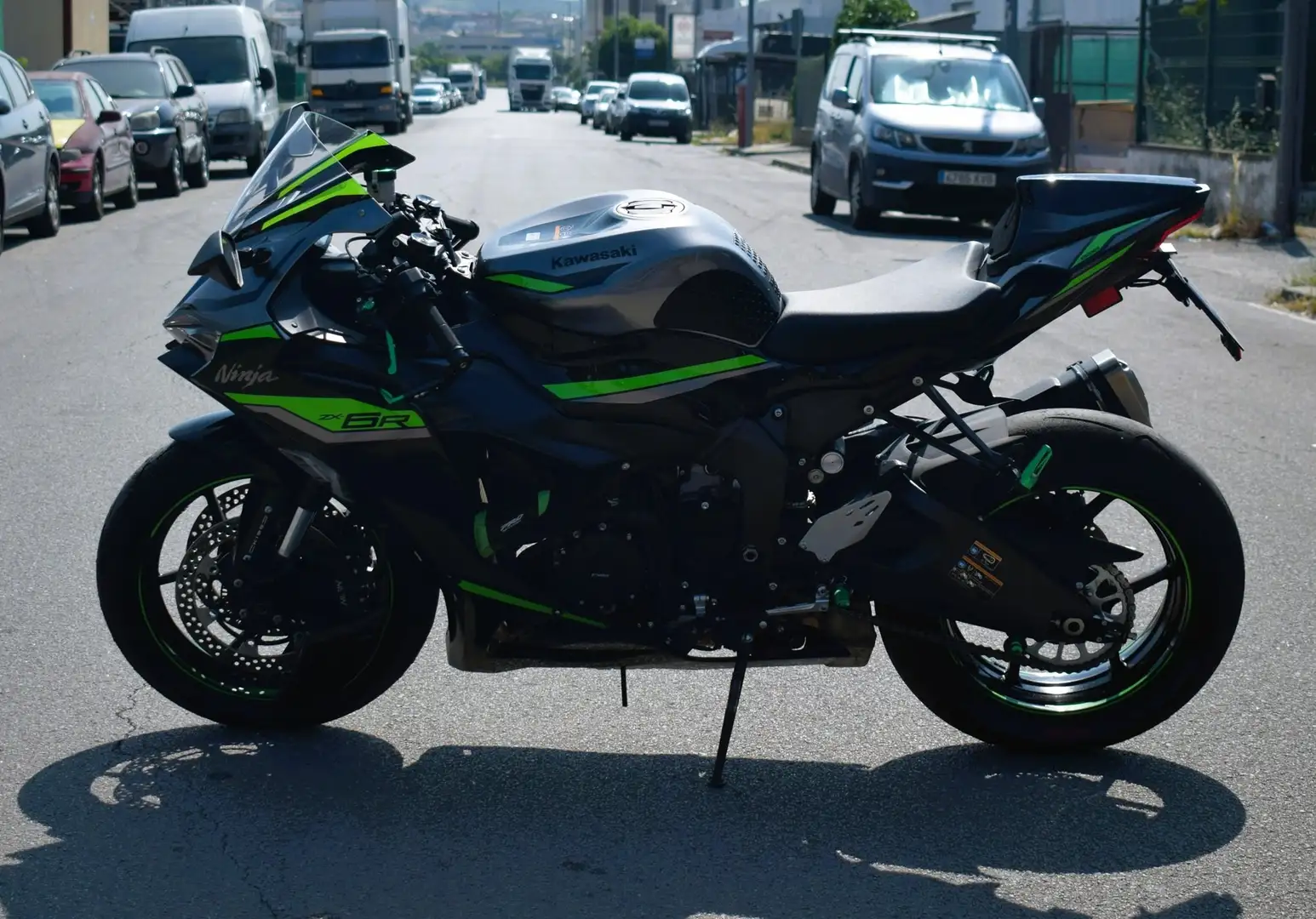 Kawasaki Ninja ZX-6R Gri - 2