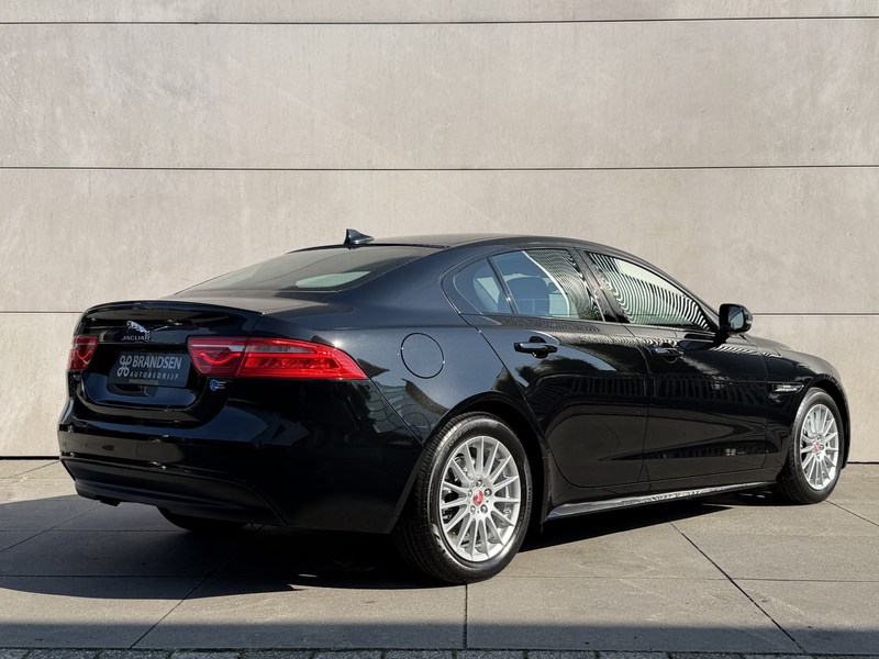 Jaguar XE 2.0 D R-Sport Navi-Leer — photo 2