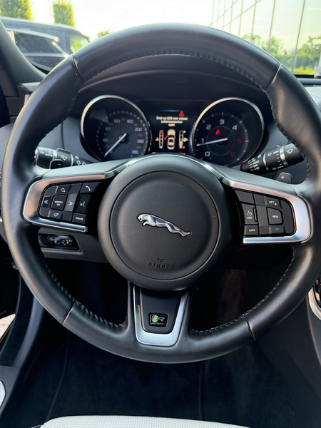 Jaguar XE 2.0 D R-Sport Navi-Leer — photo 6