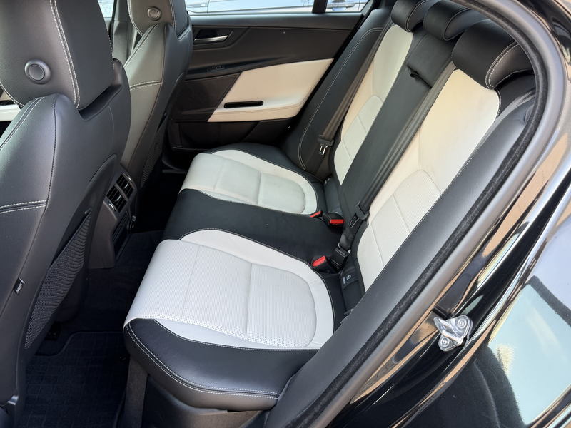 Jaguar XE 2.0 D R-Sport Navi-Leer — photo 15