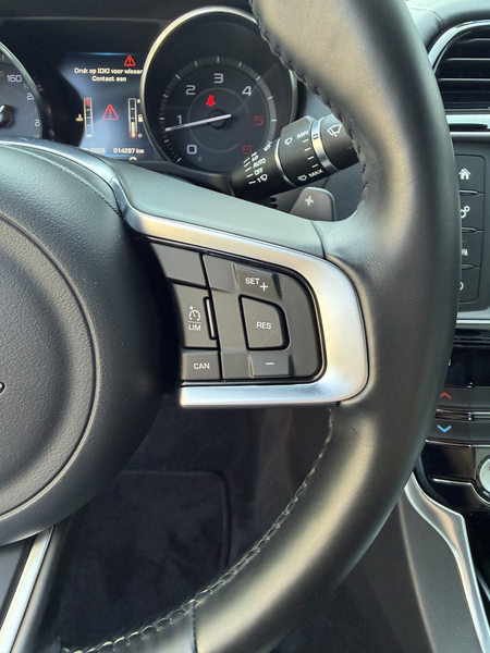 Jaguar XE 2.0 D R-Sport Navi-Leer — photo 11