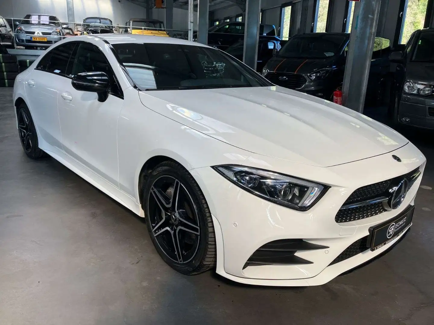 Mercedes-Benz CLS 300 d Coupé AMG-Line Alb - 1