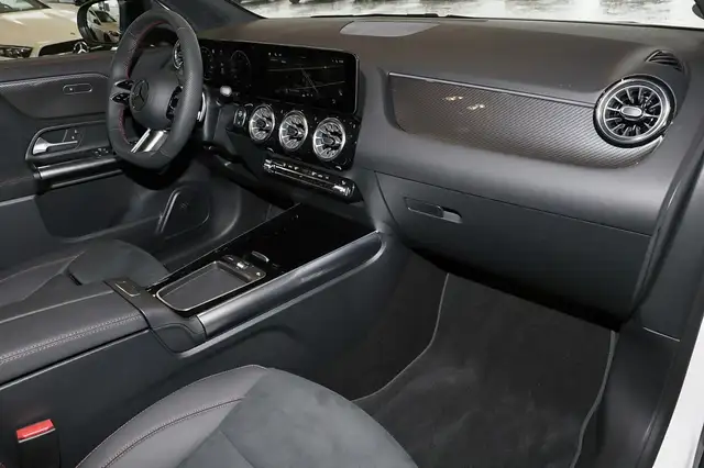 Mercedes-Benz Gla view 8
