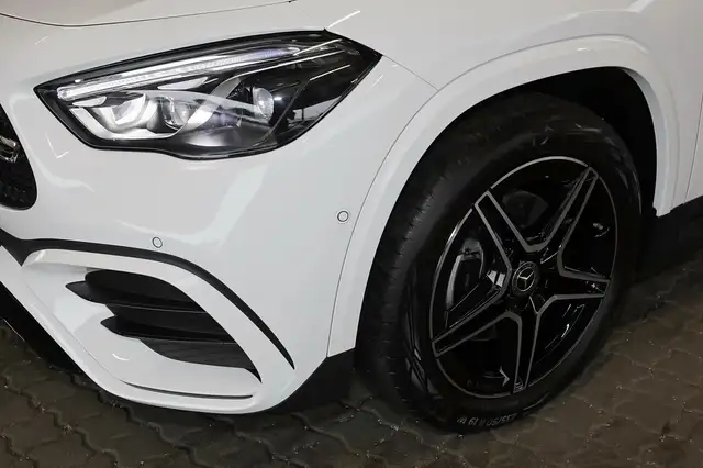 Mercedes-Benz Gla view 3