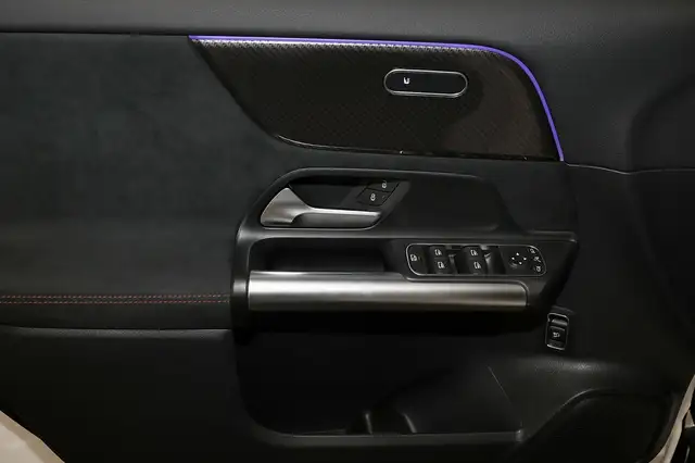 Mercedes-Benz Gla view 12