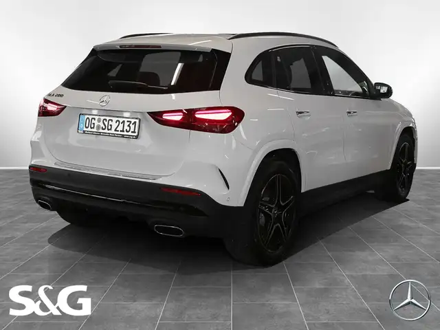 Mercedes-Benz Gla view 2