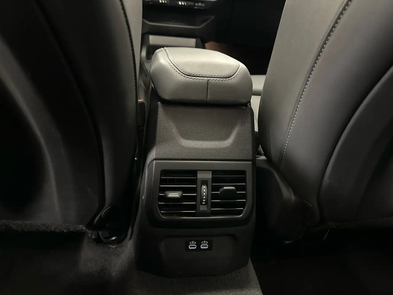 BMW 2 Series снимка BMW 2 Series