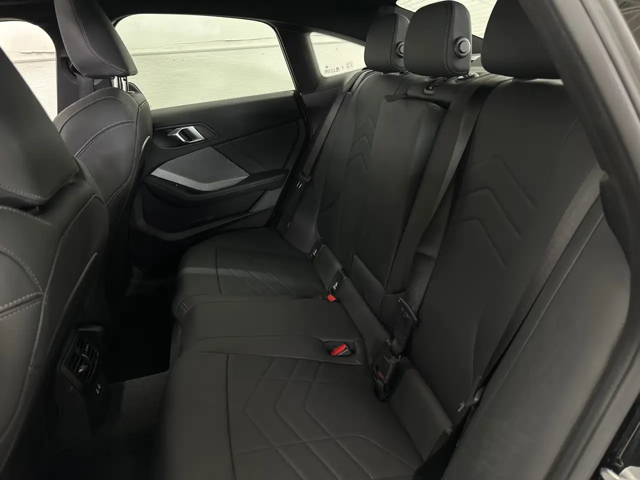 BMW 2 Series снимка BMW 2 Series
