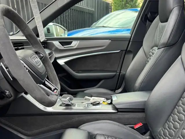 Audi RS6 Avant view 10
