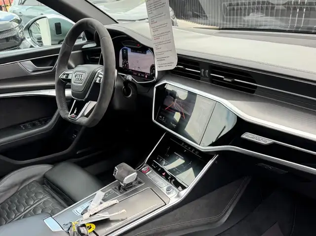 Audi RS6 Avant view 5