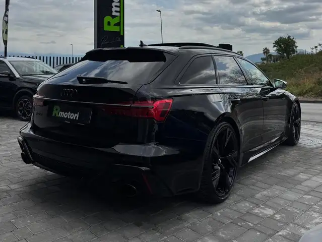 Audi RS6 Avant view 18