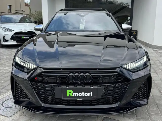 Audi RS6 Avant view 3