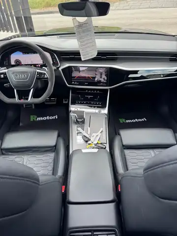 Audi RS6 Avant view 4