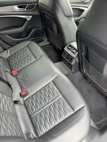 Audi RS6 Avant view 11