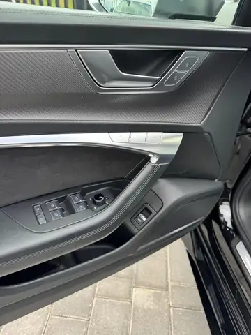Audi RS6 Avant view 13