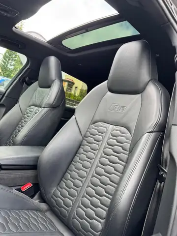 Audi RS6 Avant view 9