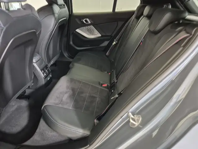 BMW 1 Series view 8