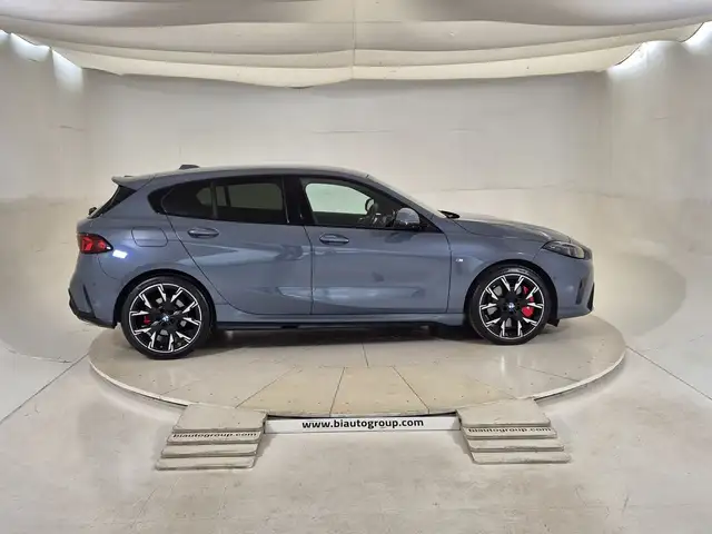 BMW 1 Series view 6