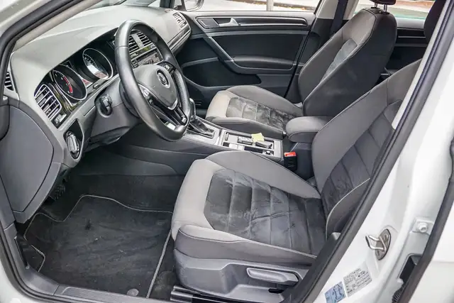 Volkswagen Golf view 11