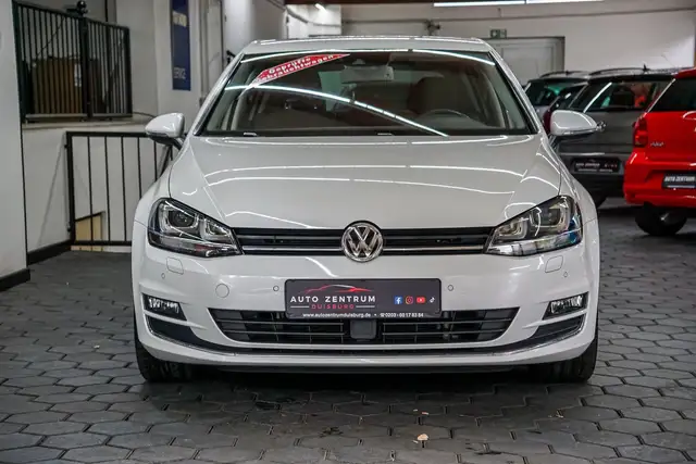 Volkswagen Golf view 3