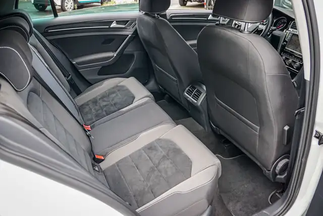 Volkswagen Golf view 14