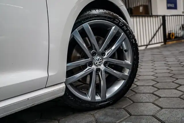 Volkswagen Golf view 6