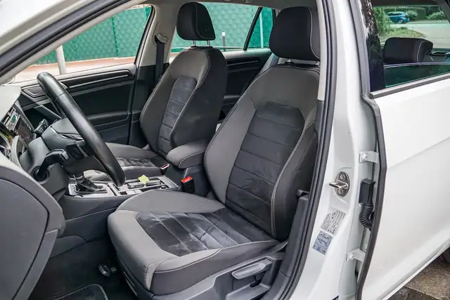 Volkswagen Golf view 12