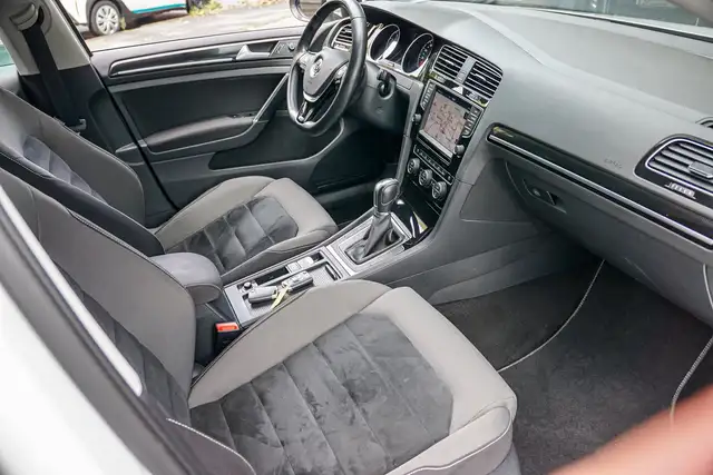 Volkswagen Golf view 15