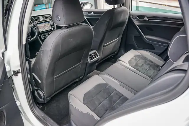 Volkswagen Golf view 13