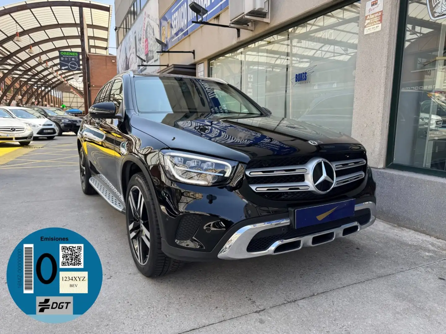 Mercedes-Benz GLC 300 300e 4Matic 9G-Tronic Černá - 1