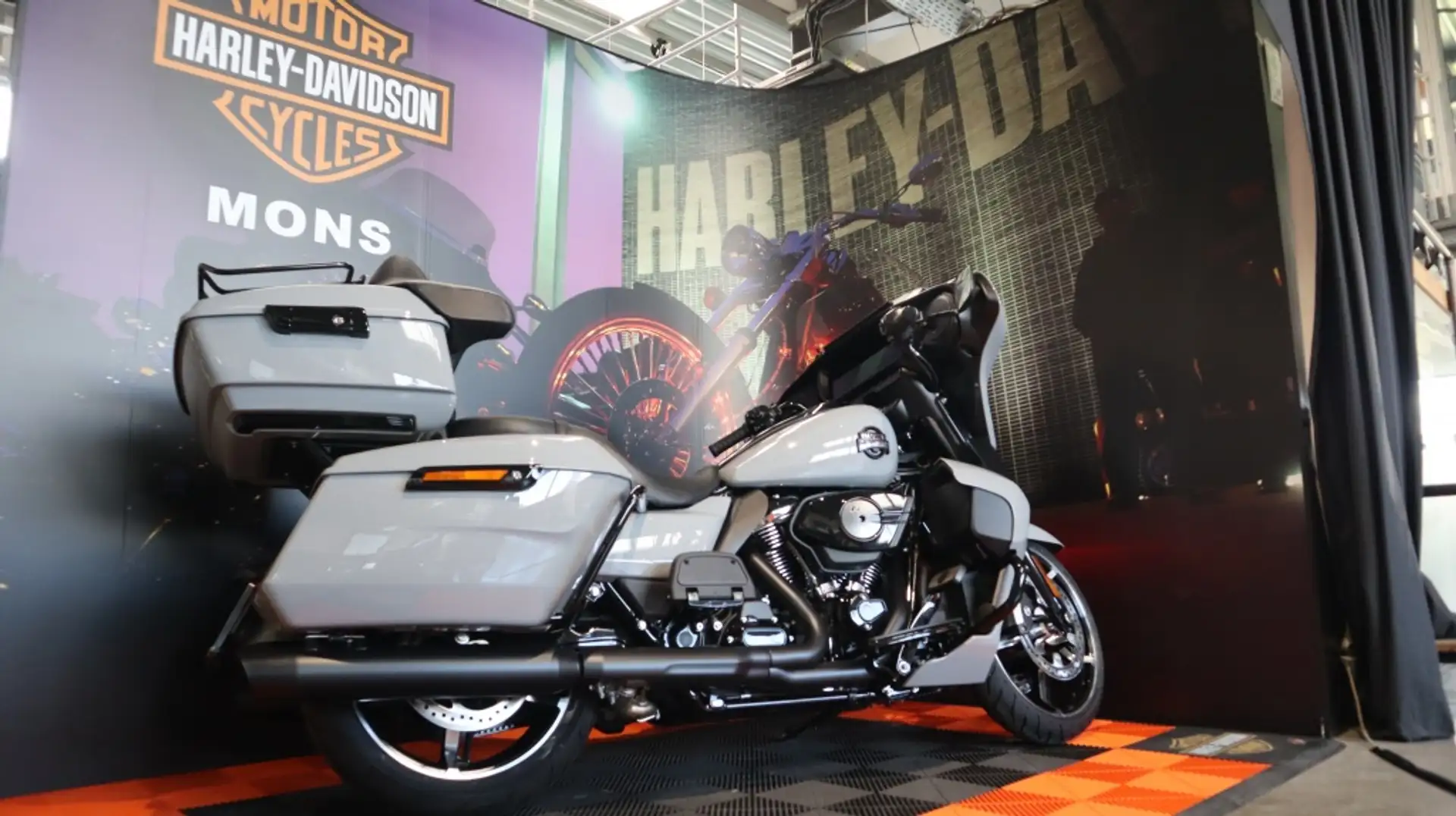 Harley-Davidson Street Glide Chopper Ultra Gri - 2