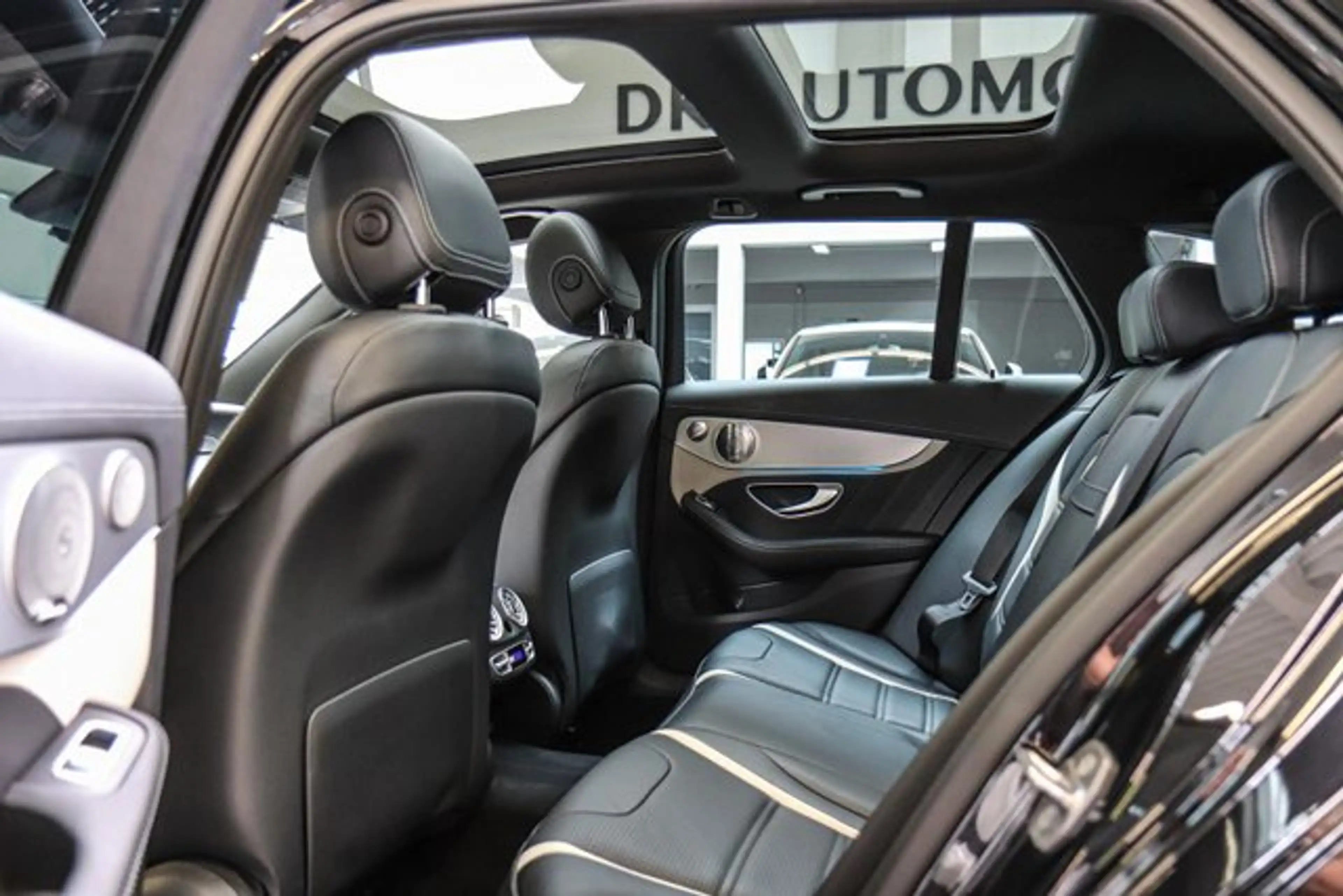 Mercedes-Benz C 63 AMG S Aut/BURMESTER/KAMERA/PANORAMA/HUD/LED/ — photo 13