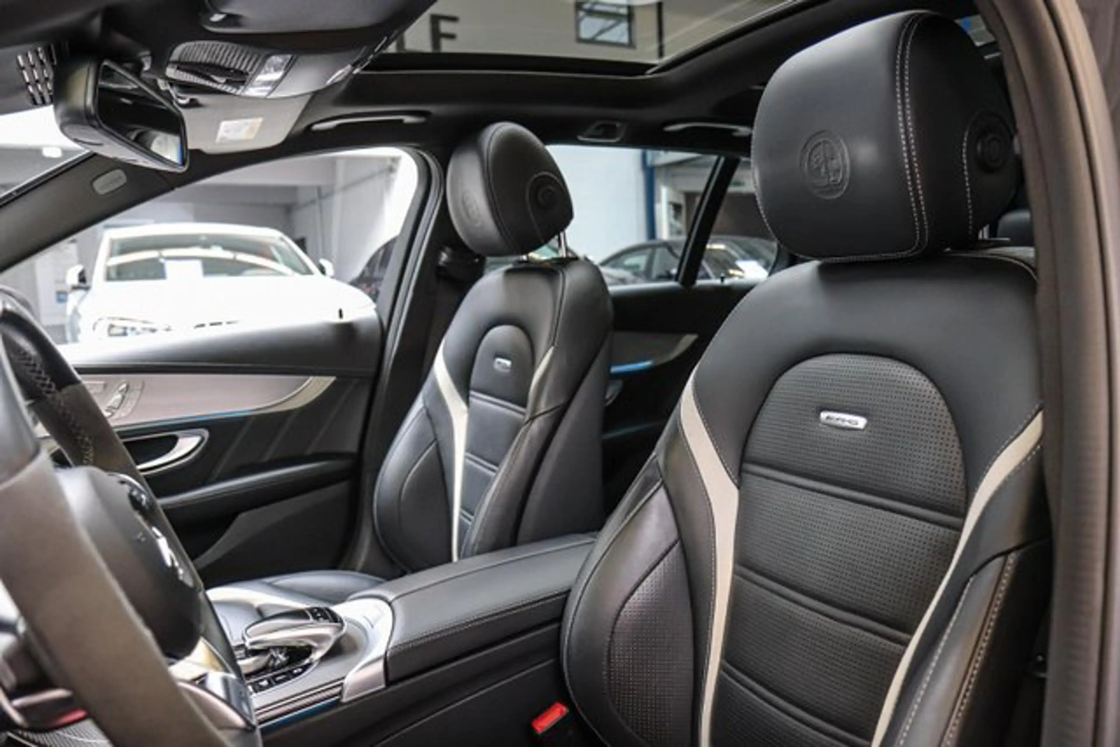 Mercedes-Benz C 63 AMG S Aut/BURMESTER/KAMERA/PANORAMA/HUD/LED/ — photo 12