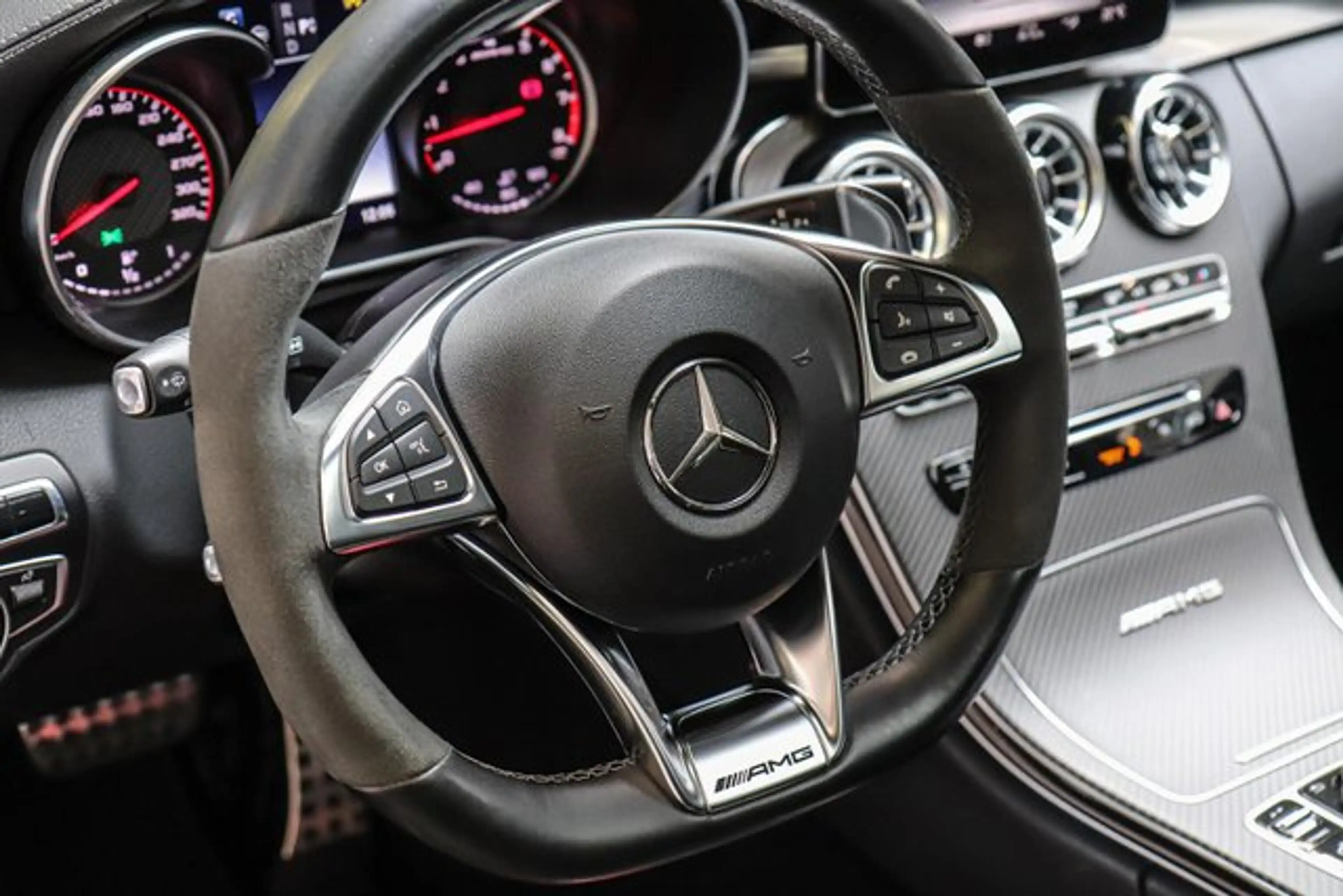 Mercedes-Benz C 63 AMG S Aut/BURMESTER/KAMERA/PANORAMA/HUD/LED/ — photo 11