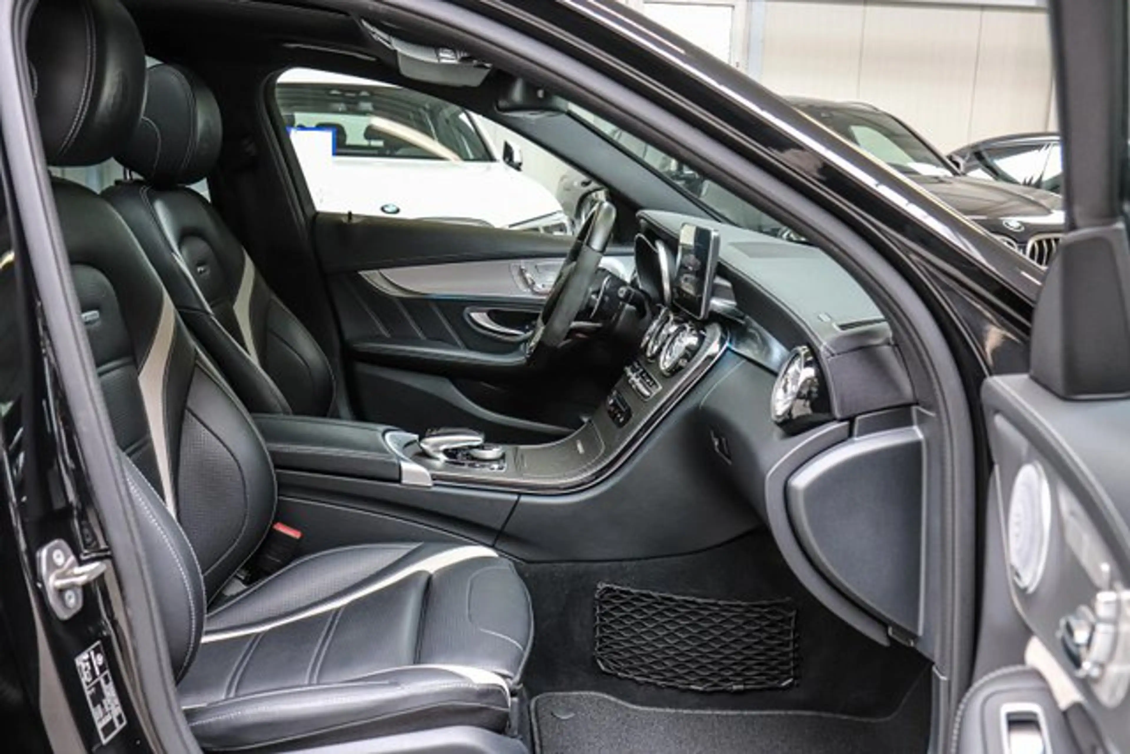 Mercedes-Benz C 63 AMG S Aut/BURMESTER/KAMERA/PANORAMA/HUD/LED/ — photo 16