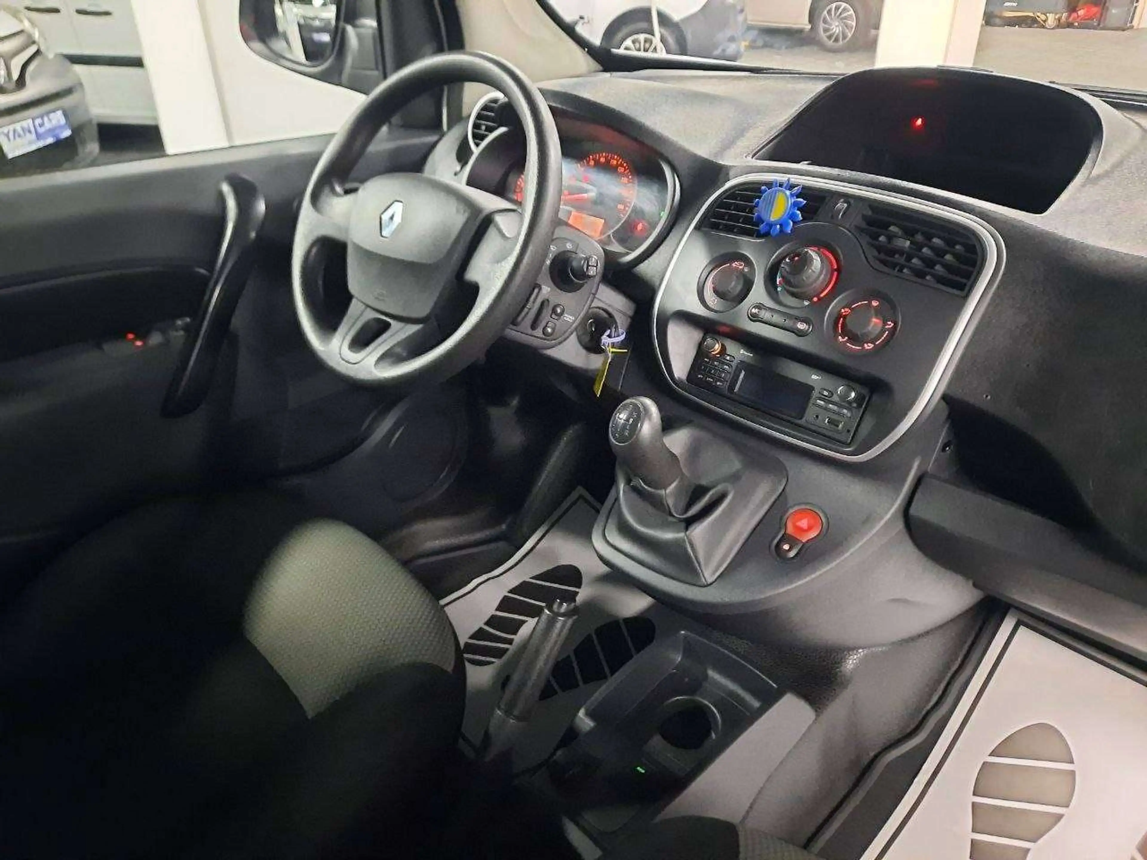 Renault Kangoo Express 1.5 dCi 75 • CLIM • DISTRIBUTION NEUVE • SANS ADBLUE — photo 11