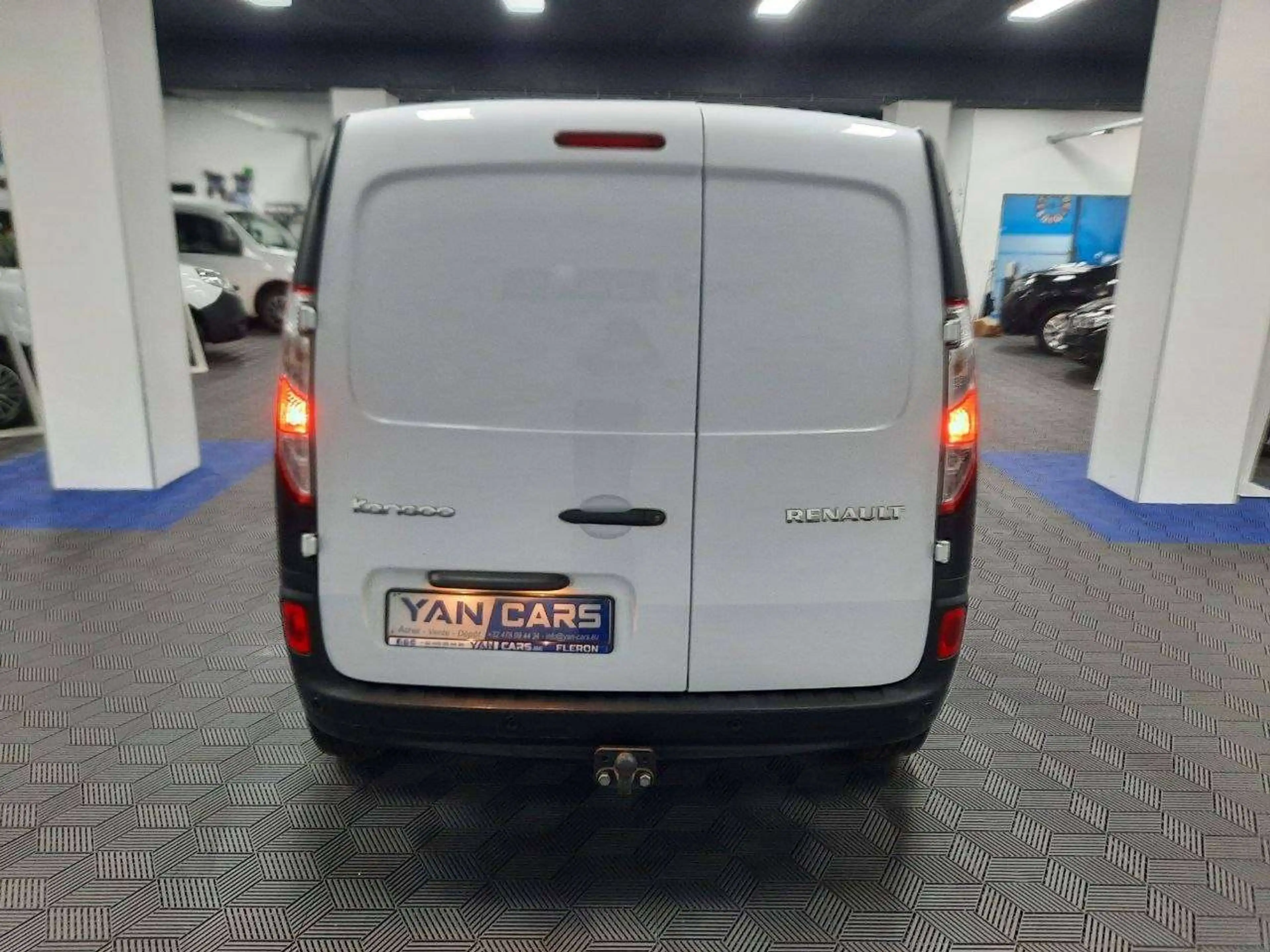 Renault Kangoo Express 1.5 dCi 75 • CLIM • DISTRIBUTION NEUVE • SANS ADBLUE — photo 4