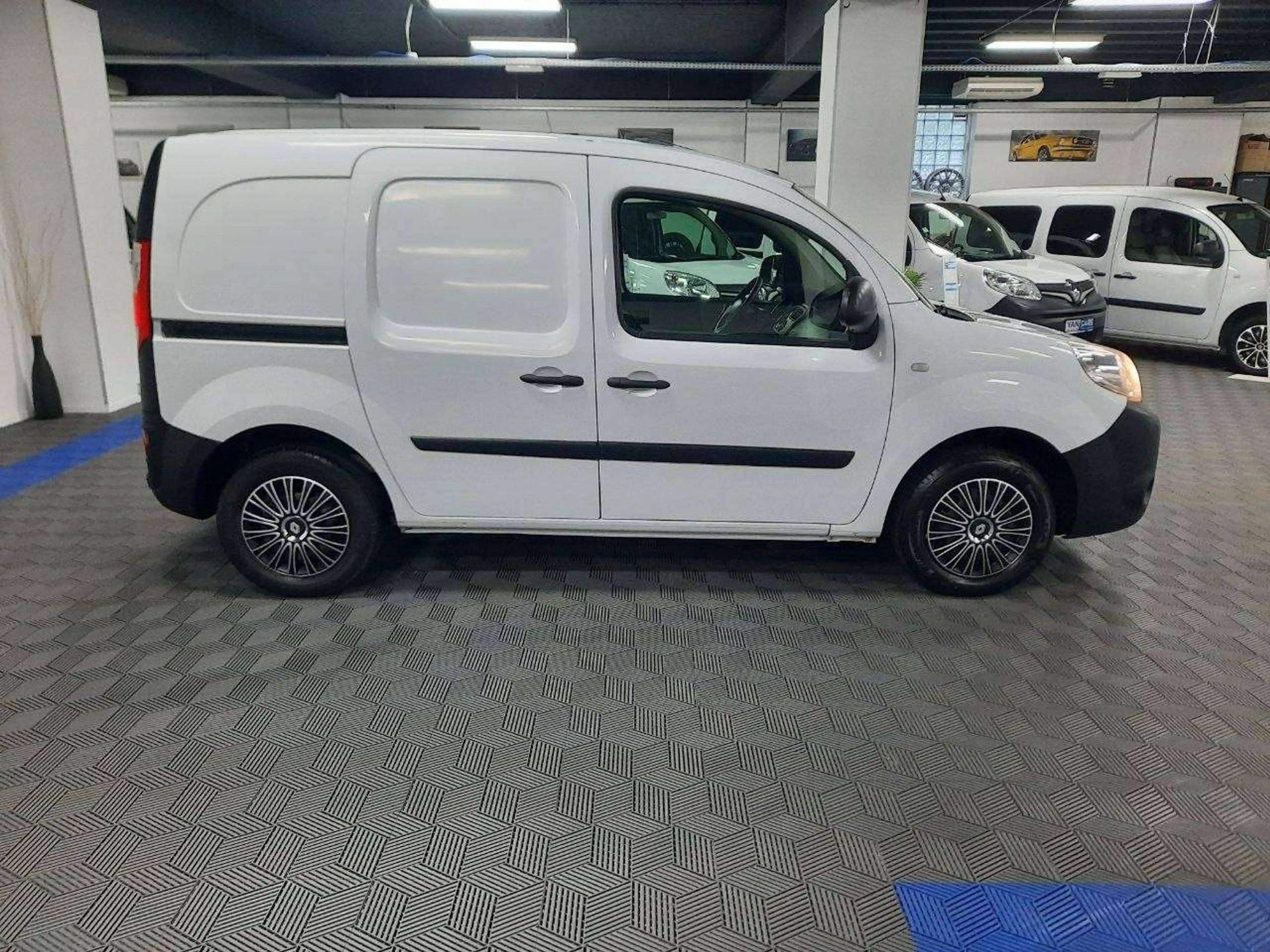 Renault Kangoo Express 1.5 dCi 75 • CLIM • DISTRIBUTION NEUVE • SANS ADBLUE — photo 6