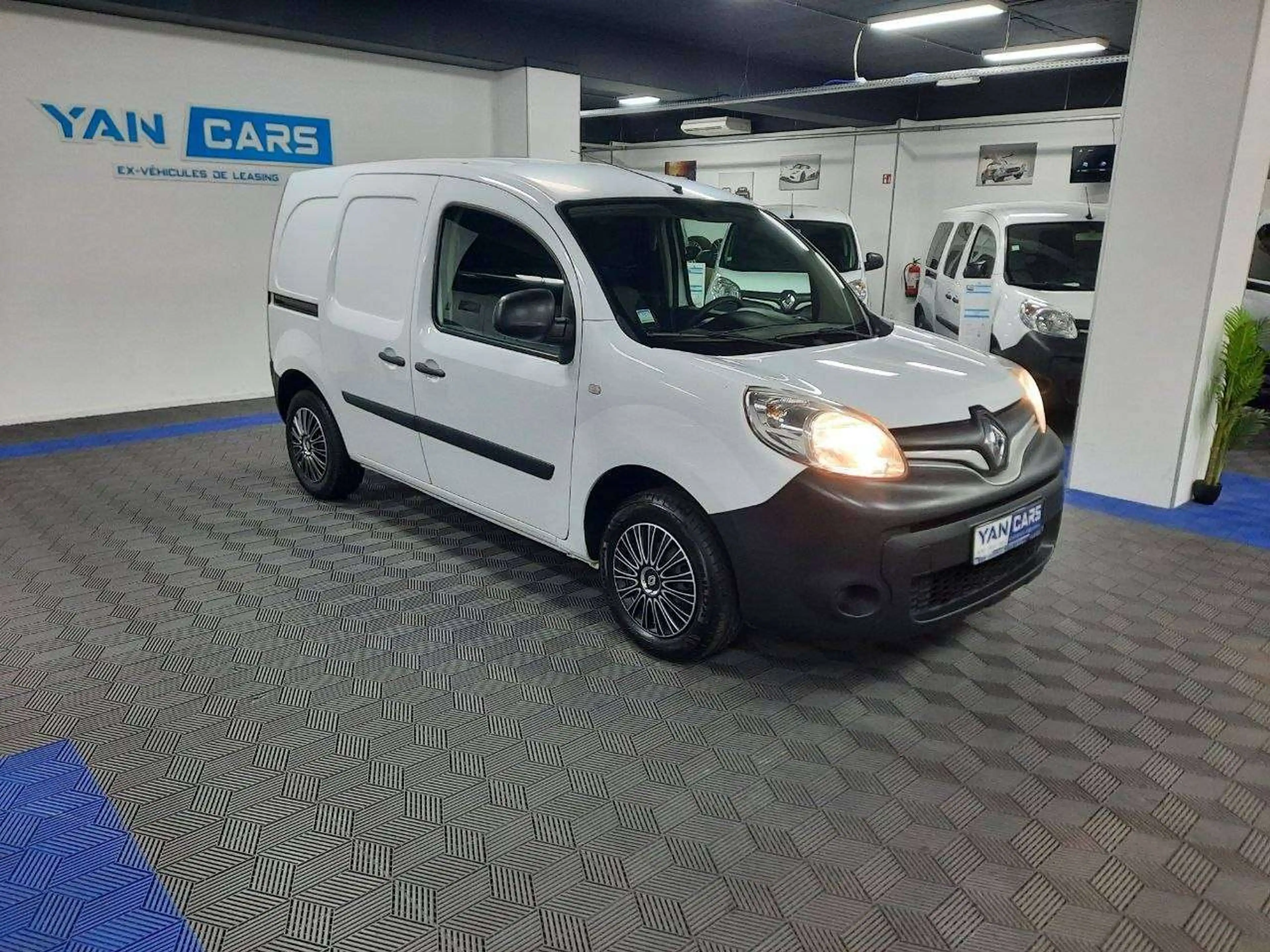 Renault Kangoo Express 1.5 dCi 75 • CLIM • DISTRIBUTION NEUVE • SANS ADBLUE — photo 7