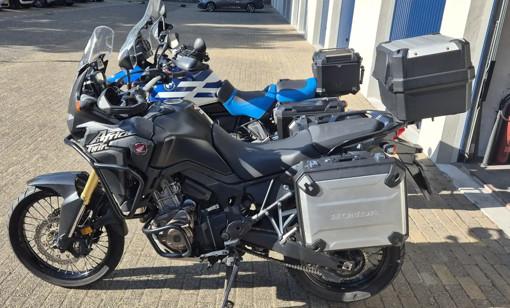 Honda CRF 1000 Africa Twin Noir - 1